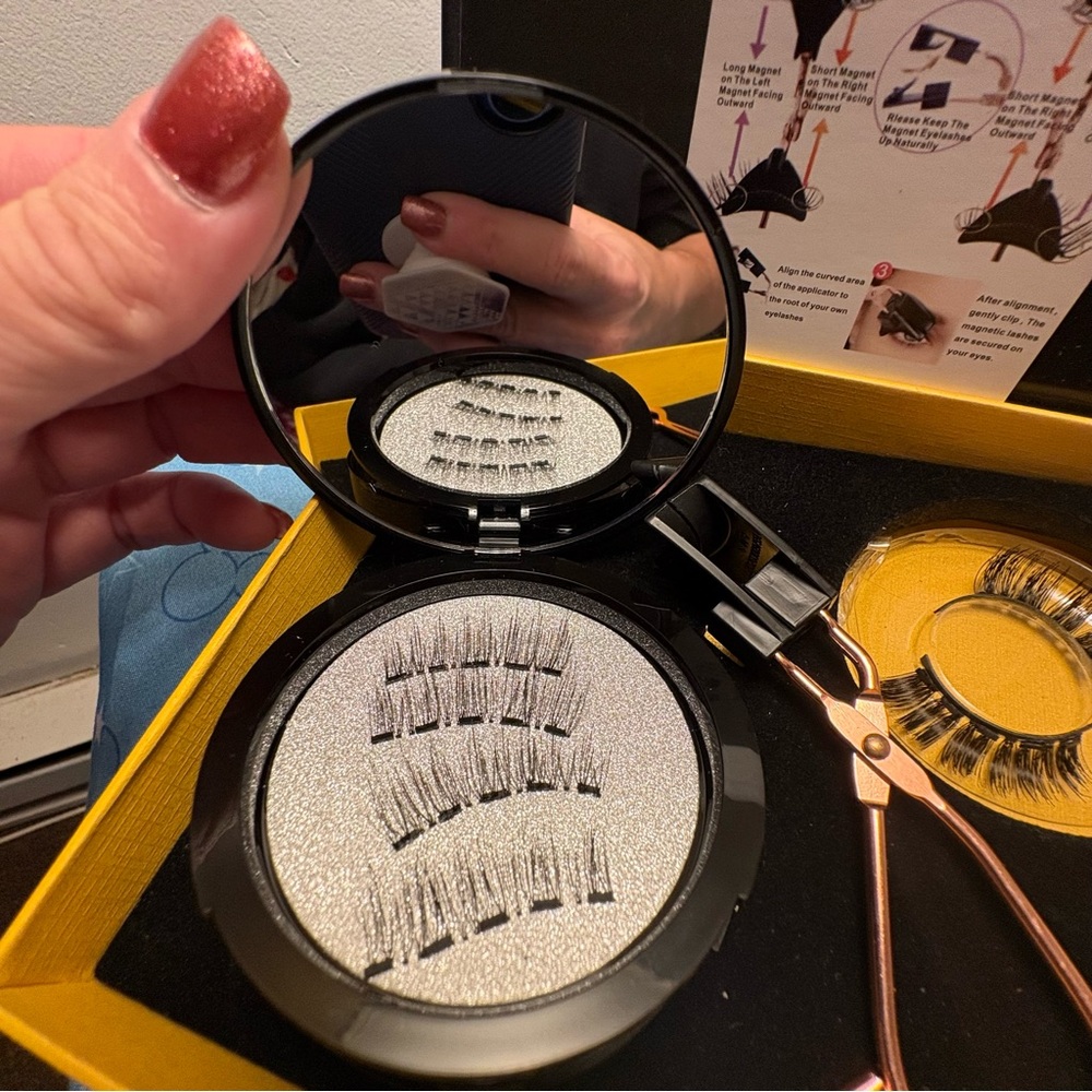 Magnetic Eyelashes Set with Applicator - Black - Picture 5 of 9